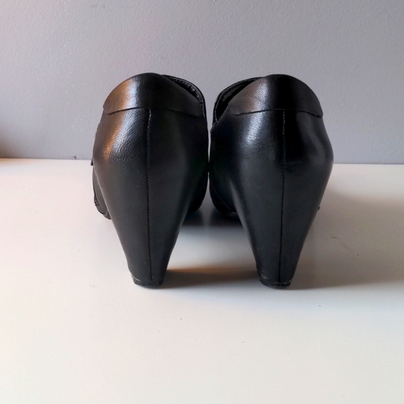 BareTraps Flaunt Black Leather Low Heel Ankle Boots Shoes - Picture 4 of 7